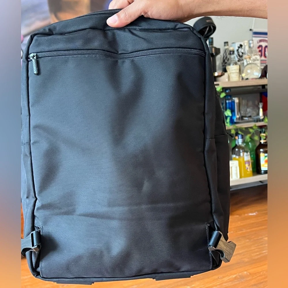 backpack - Picture 4 of 9